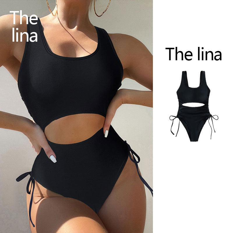 Dame badedragt med moderigtige cut-out og justerbare bånd Skovae