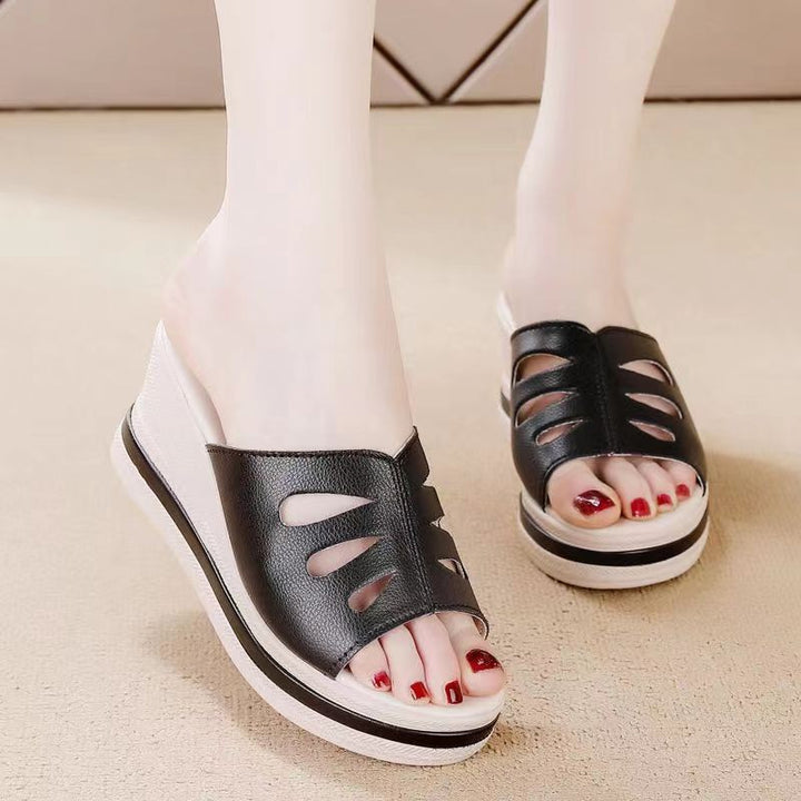 Dame Wedge-Pantoletten med moderne cut-out-design og behageligt fodseng Stilla