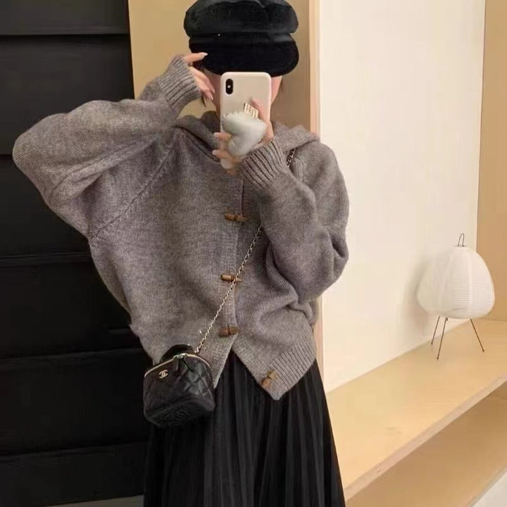 Kvindernes komfortable cardigan med hætte og detaljer med træknapper Stilla