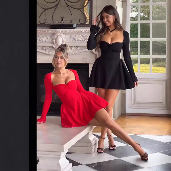 Dame Minikjole med skulderfri design, figursyet pasform og elegant båndlukning Stilla