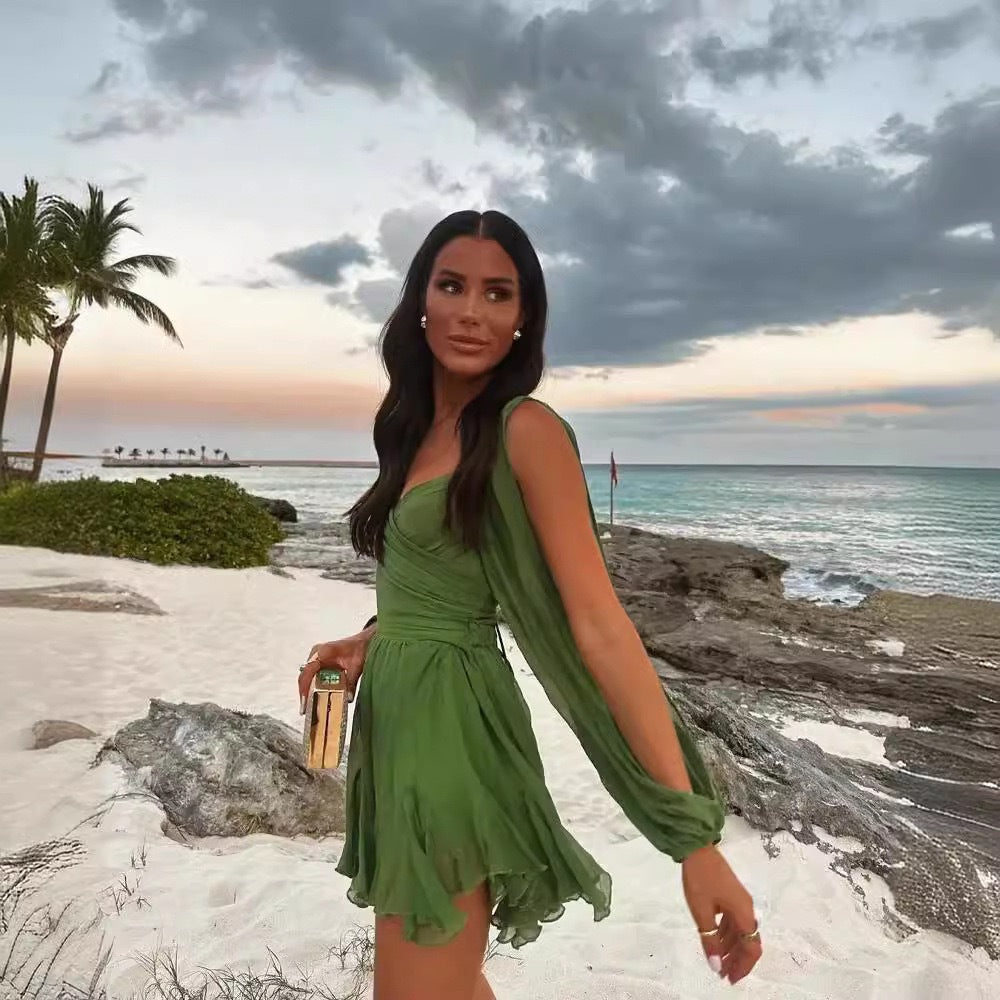 Dame wrap kjole med svajende kant og elegante puffærmer Stiila