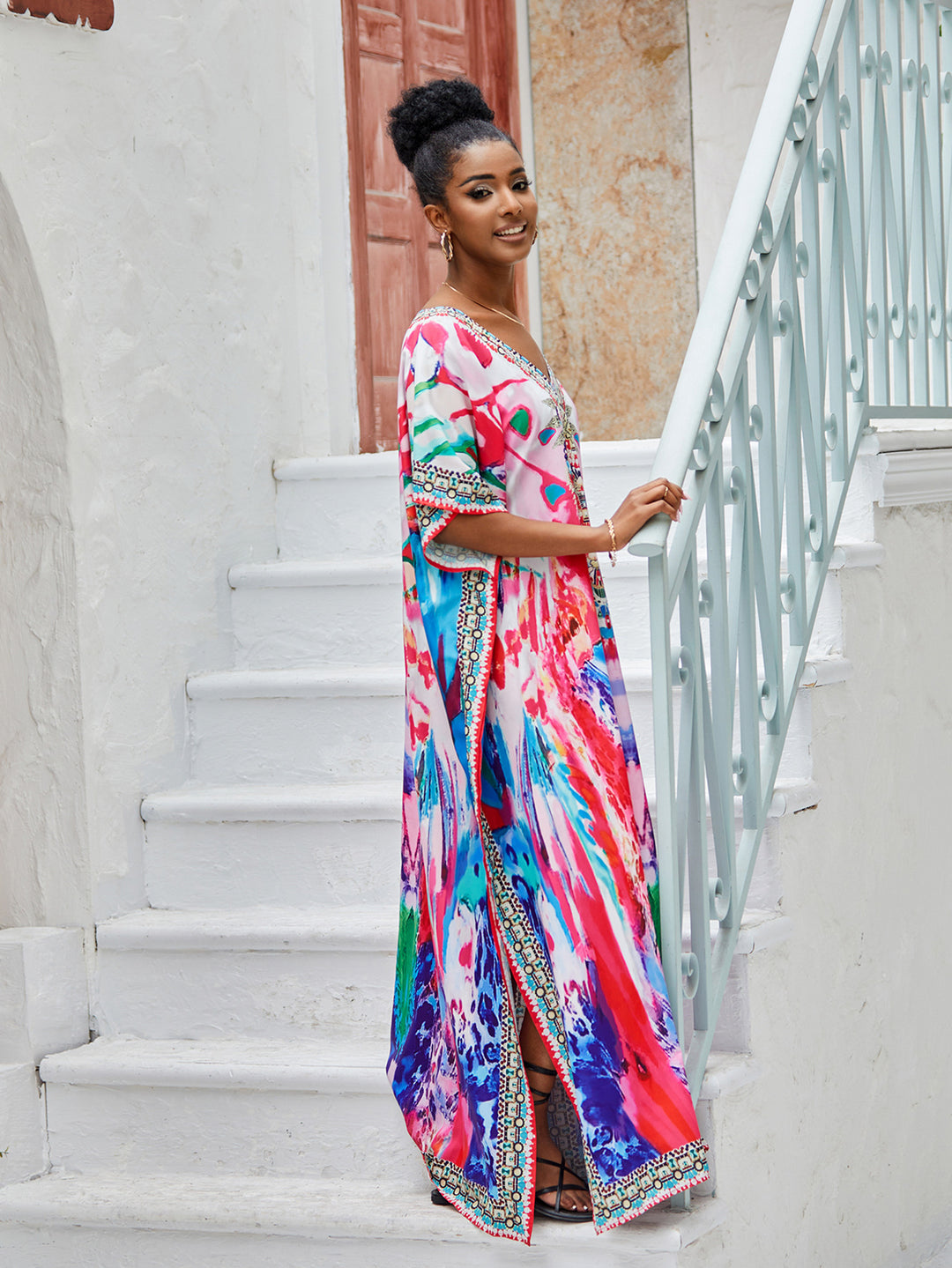 Dame Kaftan med kunstnerisk blomsterdesign og elegant V-udskæring Stilla
