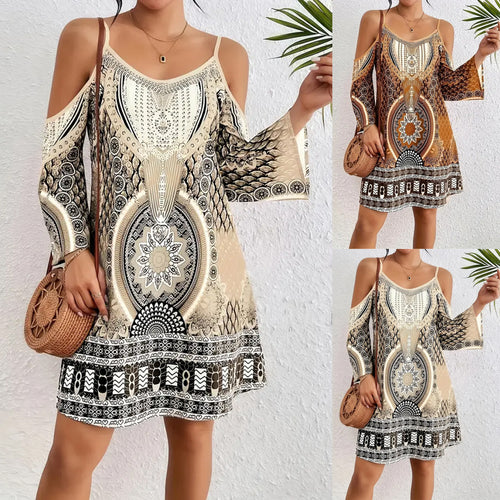 Dame Boho-inspireret kjole med skulderfri design og farverige mønstre Stilla