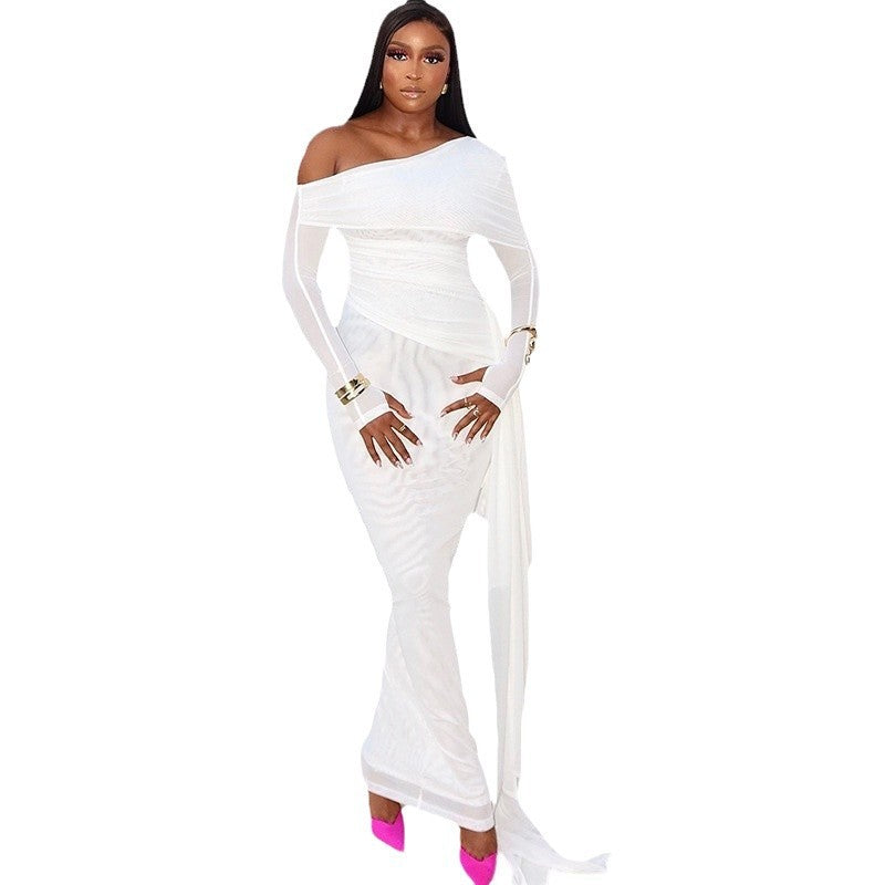 Dame Elegant Off-Shoulder Aftenkjole med tætsiddende silhuet og svajende nederdel Stilla