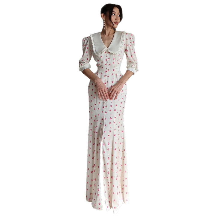 Damer maxi kjole med elegant krave trim og blomstrede accenter