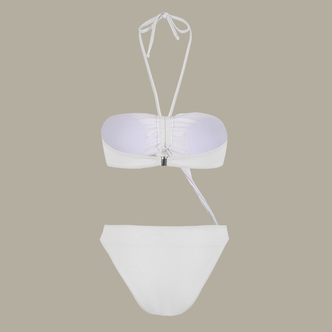 Dame badedragt med innovativt asymmetrisk design og elegant blomsterapplikation Stilla