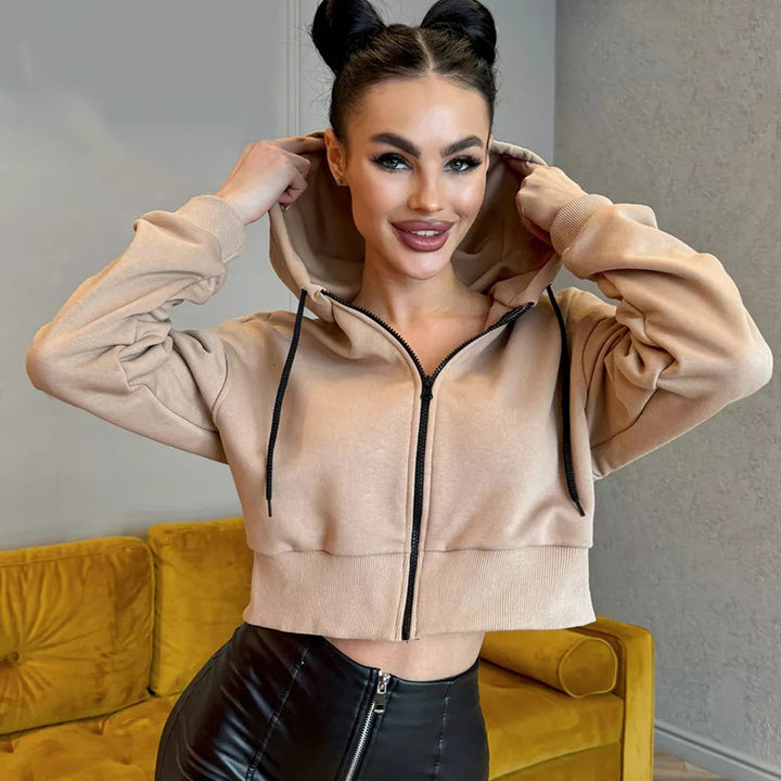 Kvinders cropped hoodie med moderne lynlås og afslappet snit Skovae