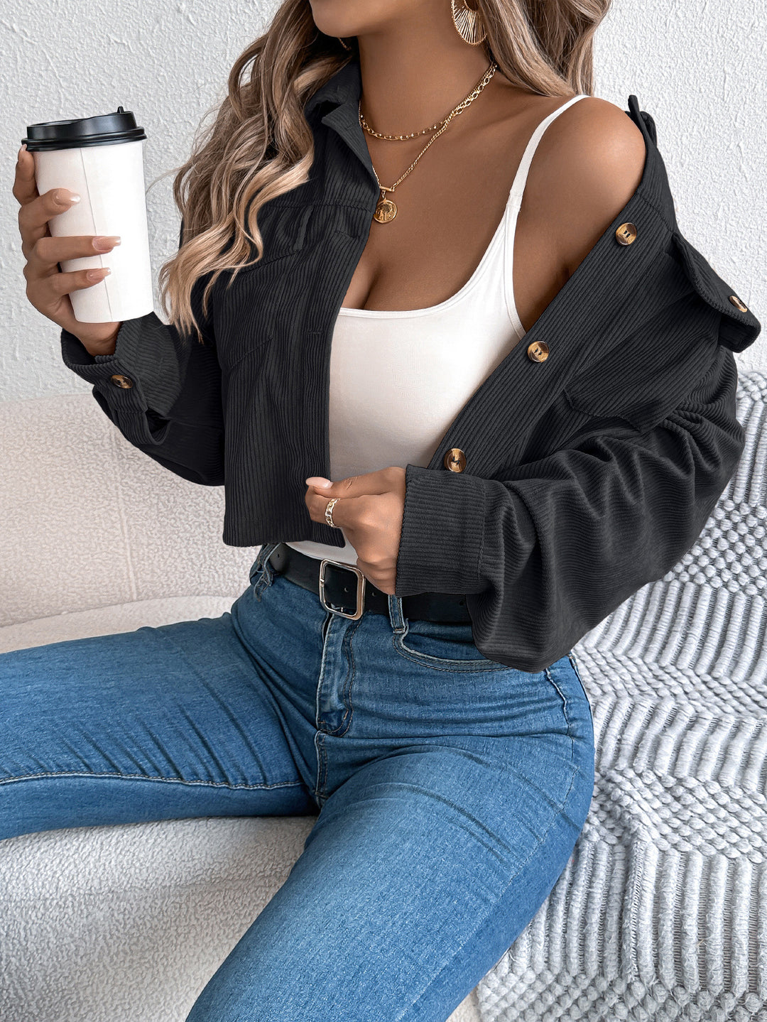 Dame Fashion cropped jakke med knapdetaljer Stilla