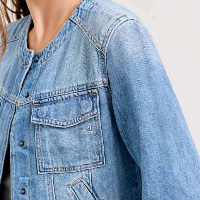 Dame Denim-Jeansjakke med afslappet pasform og moderne detaljer Stilla
