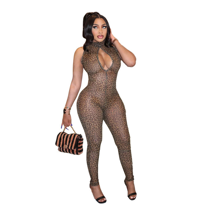 Dame figurtilpasset jumpsuit med dyb udskæring og leopardmønster Skovae