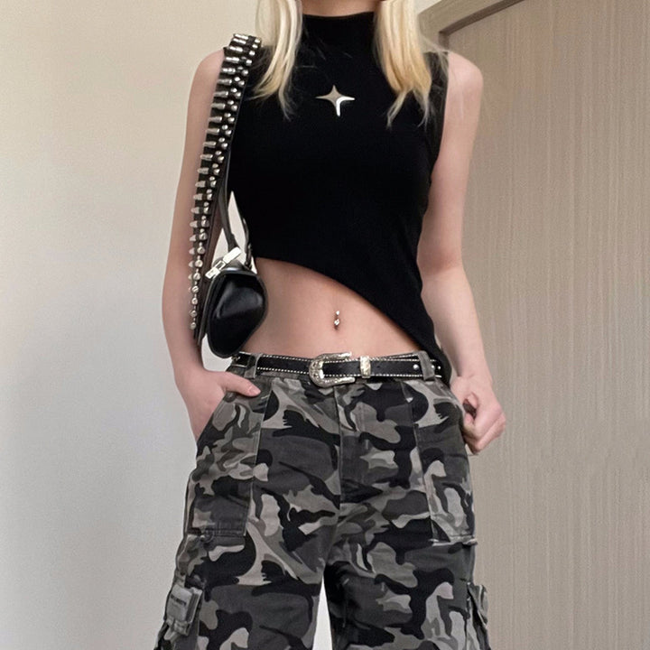 Dame asymmetrisk crop-top med moderne design og dekorative detaljer Skovae