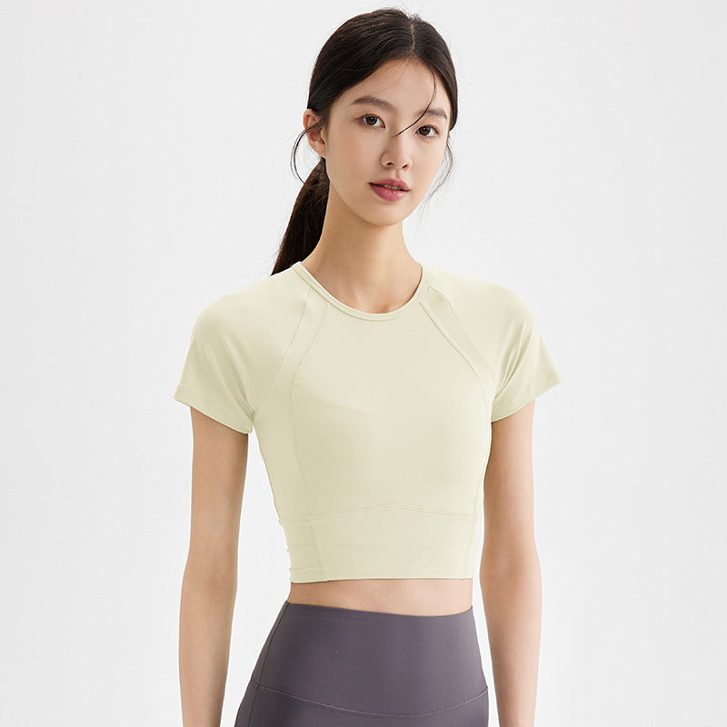 Dame sporty kortærmet crop-top med åndbare indsatser og elastisk pasform Stilla