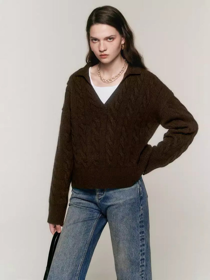 Dame strikket sweater med V-hals og kabelmønster Stilla