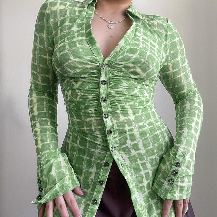 Dames fitted bluse med sofistikeret flæsedesign og elegant knaplukning