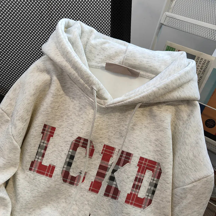 Kvindernes hætteh sweatshirt med trendy påskrift Stilla
