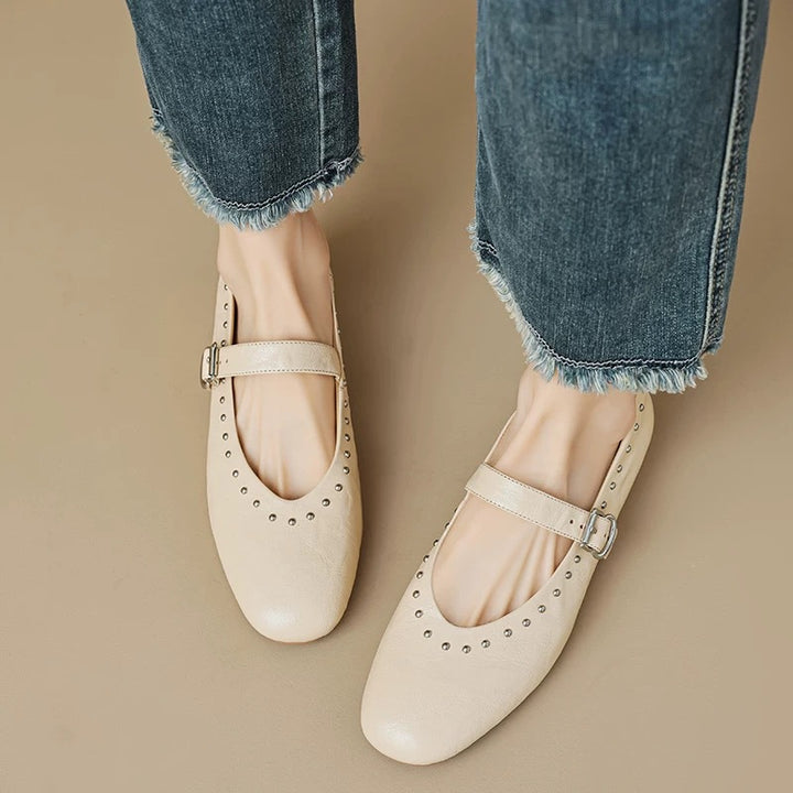 Dame Mary Jane Ballerinas med elegant rem og glitrende nitter Stilla