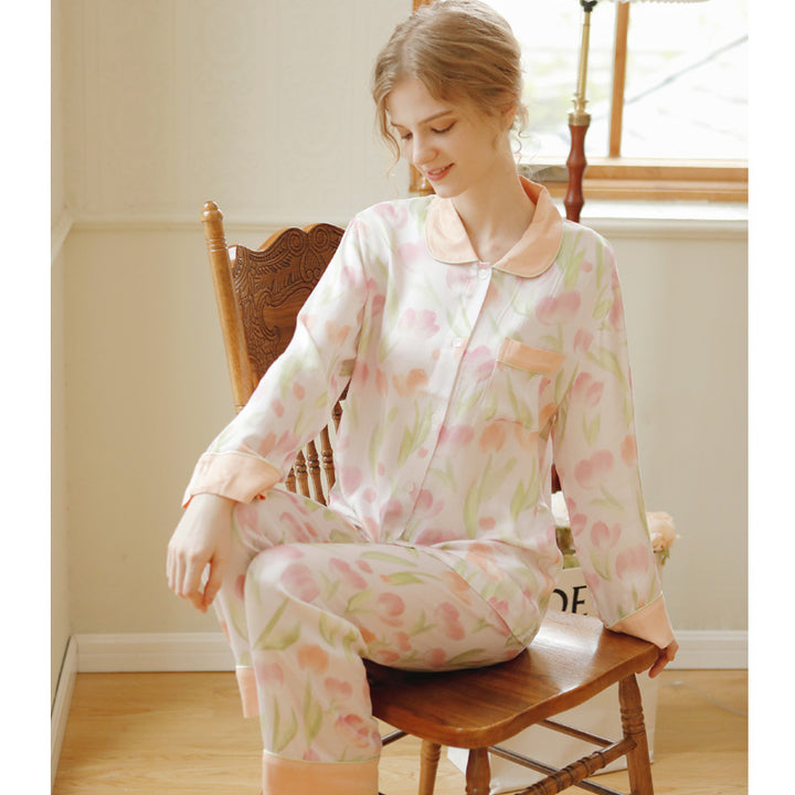 Dame satin pyjamasæt med delikat blomsterdesign og komfortabel pasform Stilla