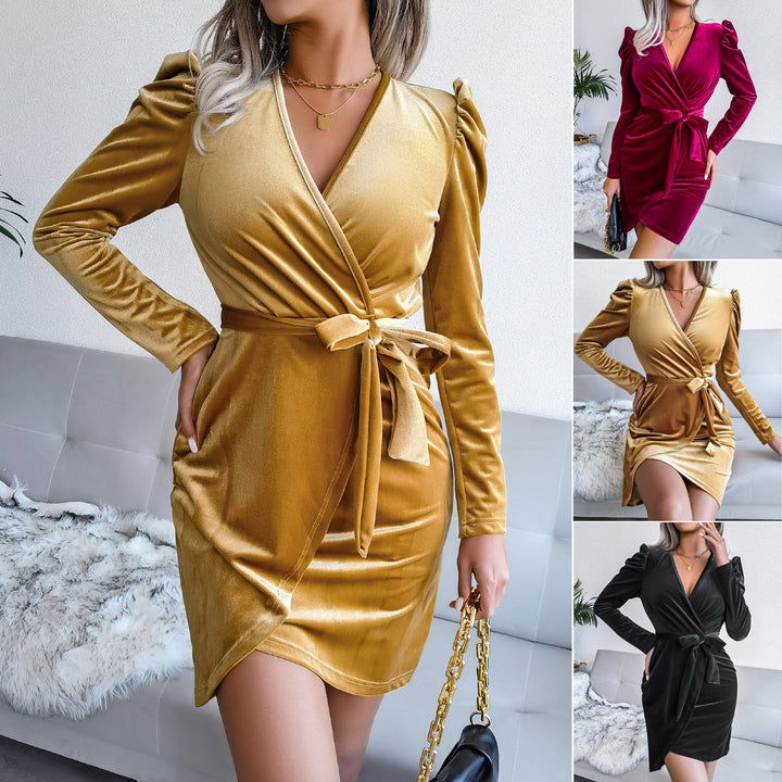 Dame wrapped dress med pufærmer og flot satin-finish Stilla
