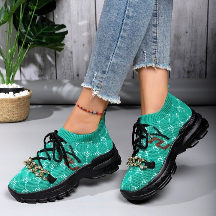 Dame Sporty Sneakers med moderigtigt strikoverdel og elegant smykkedekoration Stilla