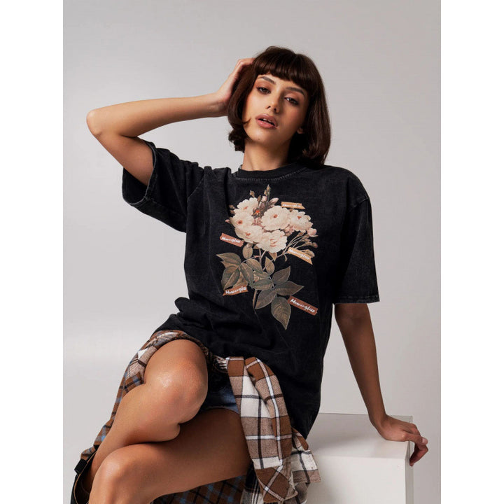 Dame T-shirt med florale accenter og afslappet pasform Stilla
