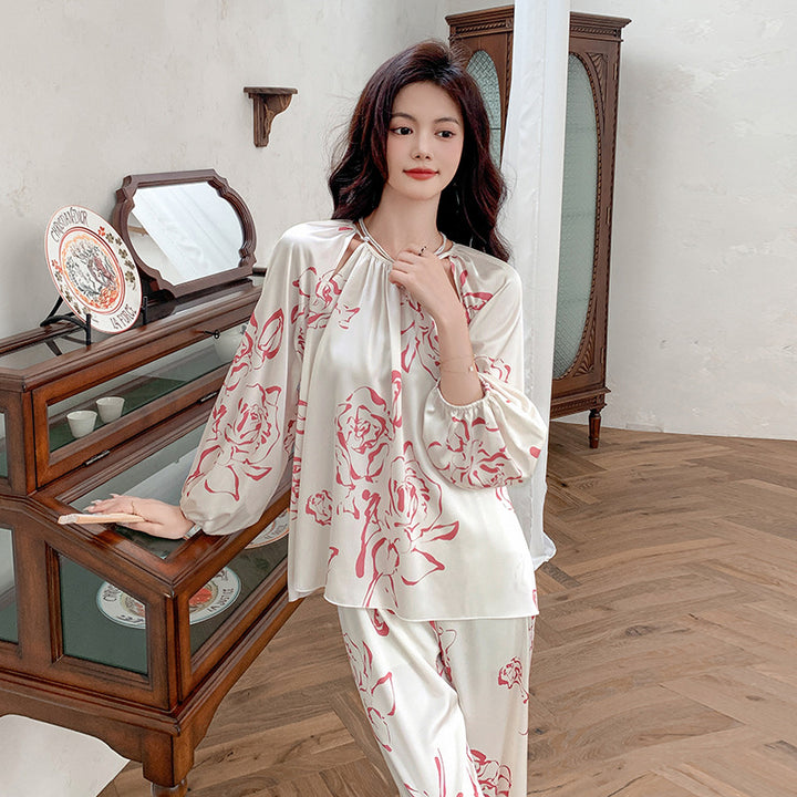Dame let Pyjamasæt med floralt design og elegante detaljer Stilla