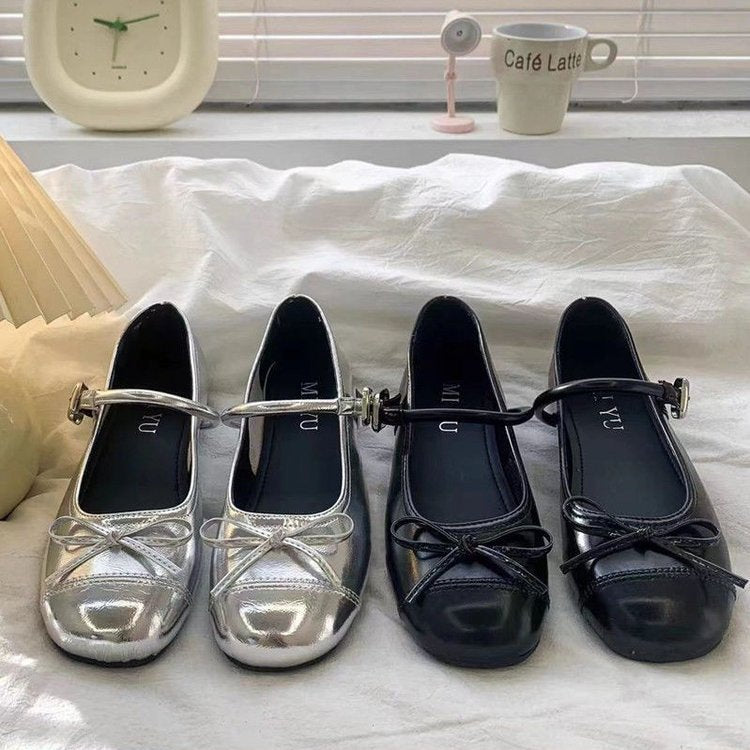 Dame Ballerinas med høj kvalitet glans og elegant remdesign Stilla