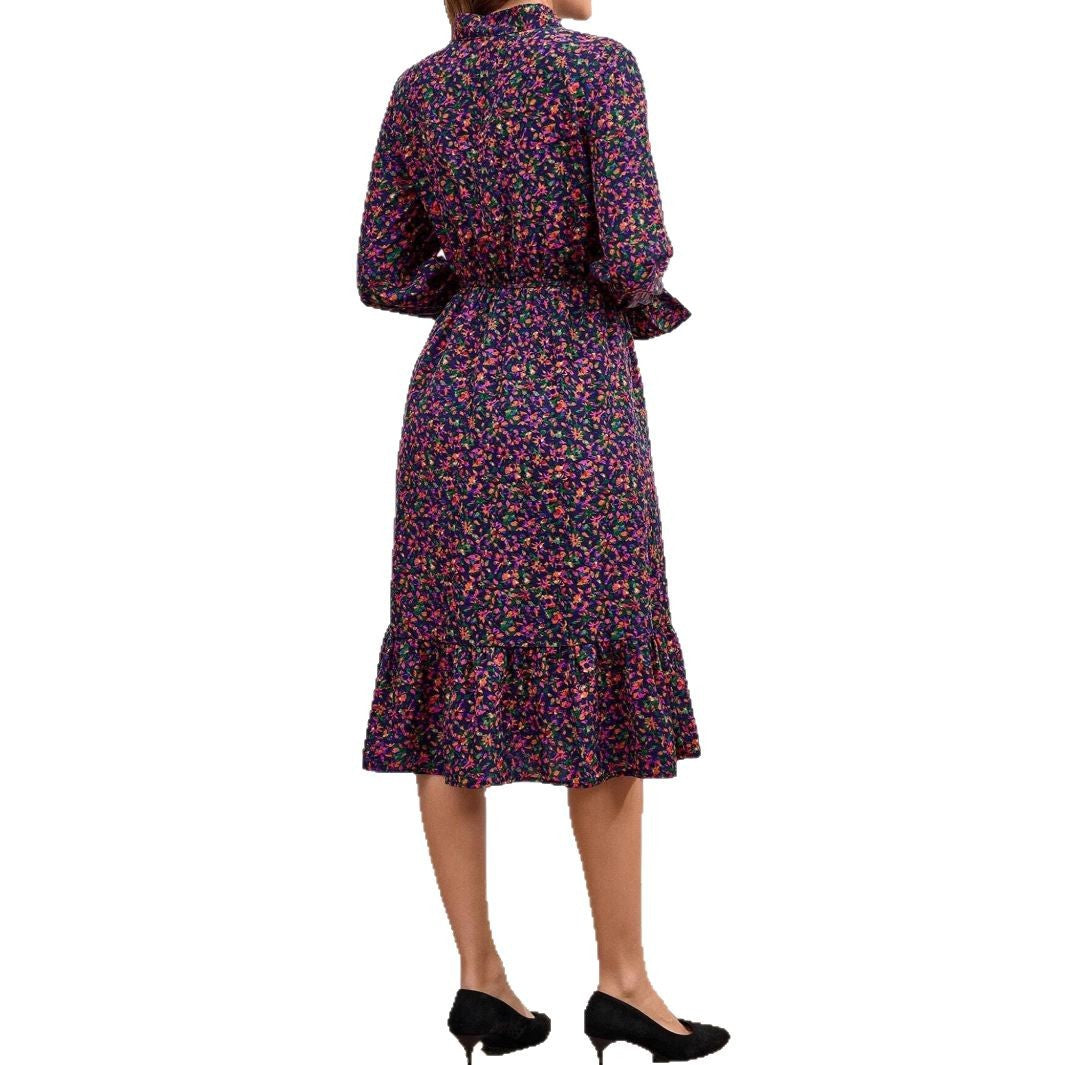 Dame midikjole med florale flæsedetaljer og elegant krave Stilla