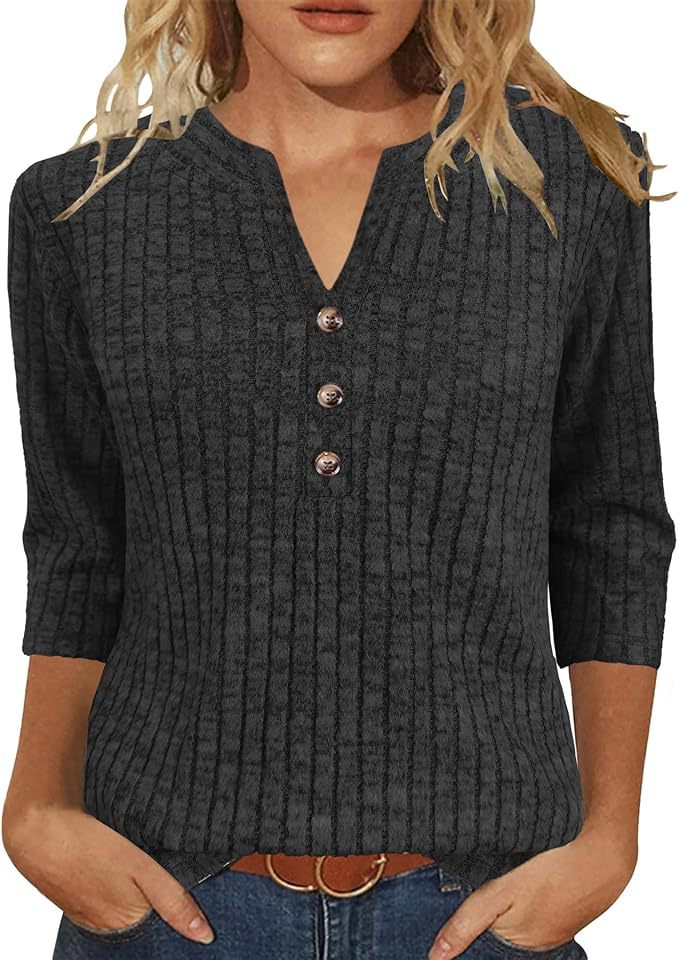 Kvinders strikket sweater med dekorative knaplukning og moderne ribbet mønster Stilla