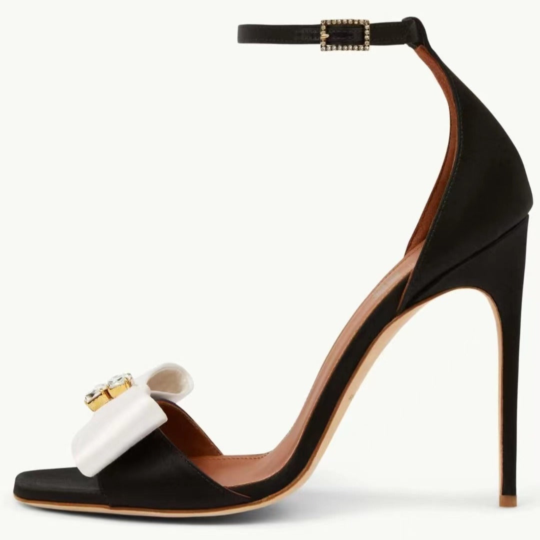 Dame elegante stiletto-hæle med sløjfe og rem-detalje Stilla