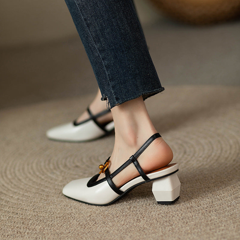 Dame Slingback-hæle med kvadratisk tåparti og dekorativt rem-detalje Stilla