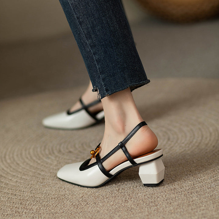 Dame Slingback-hæle med kvadratisk tåparti og dekorativt rem-detalje Stilla