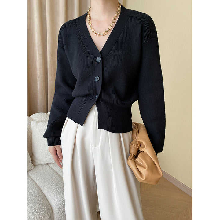 Dame stilfuld cardigan med knapdetaljer og elegant V-hals Stilla