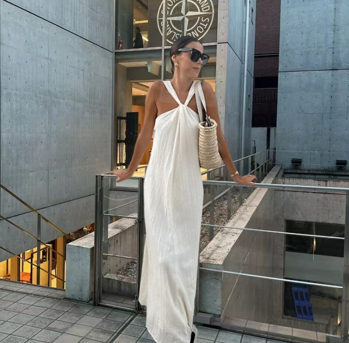 Dame maxikjole med halterneck design og raffineret snit Stilla