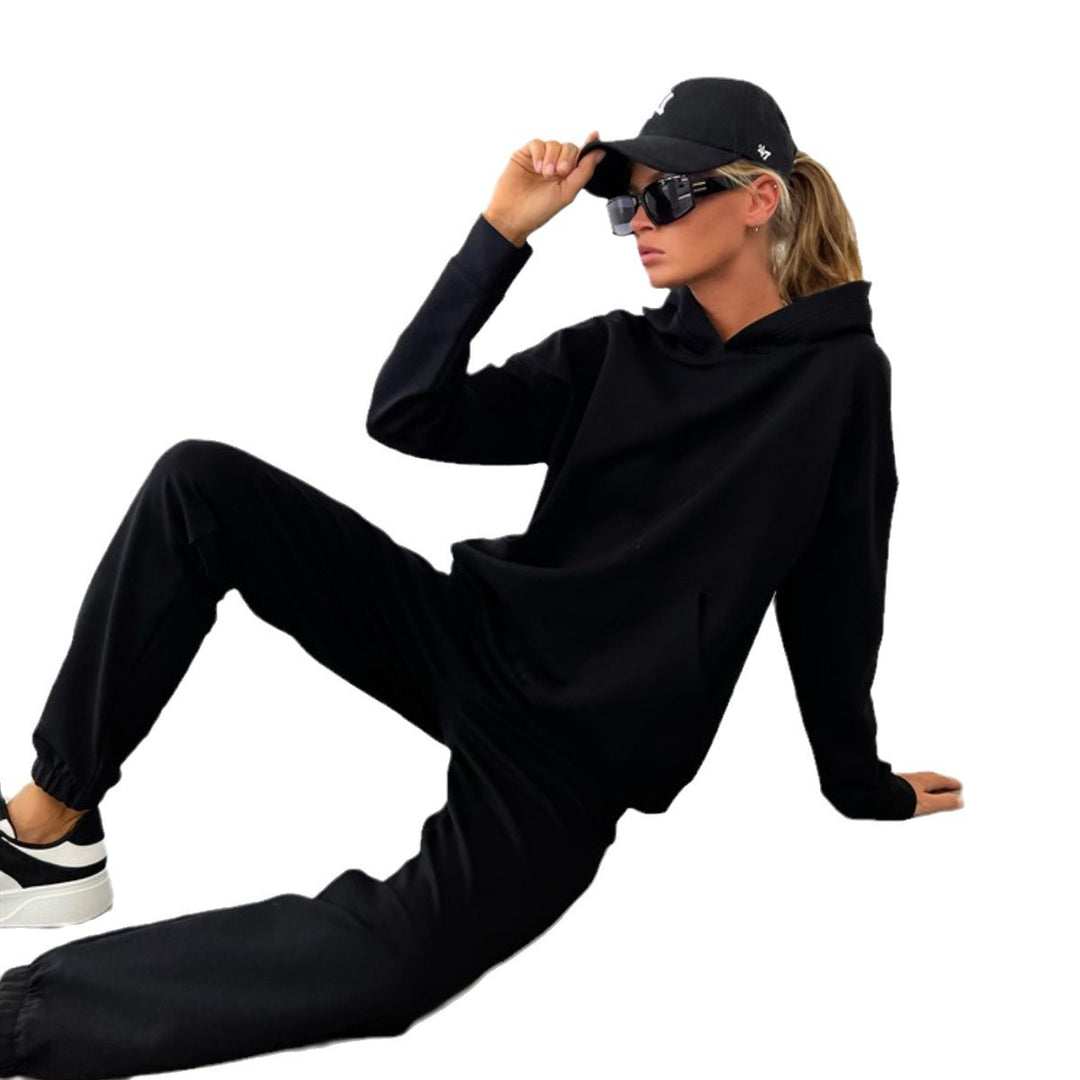 Kvinders sporty hoodie sæt lavet af blød bomuldsblanding med praktiske lommer