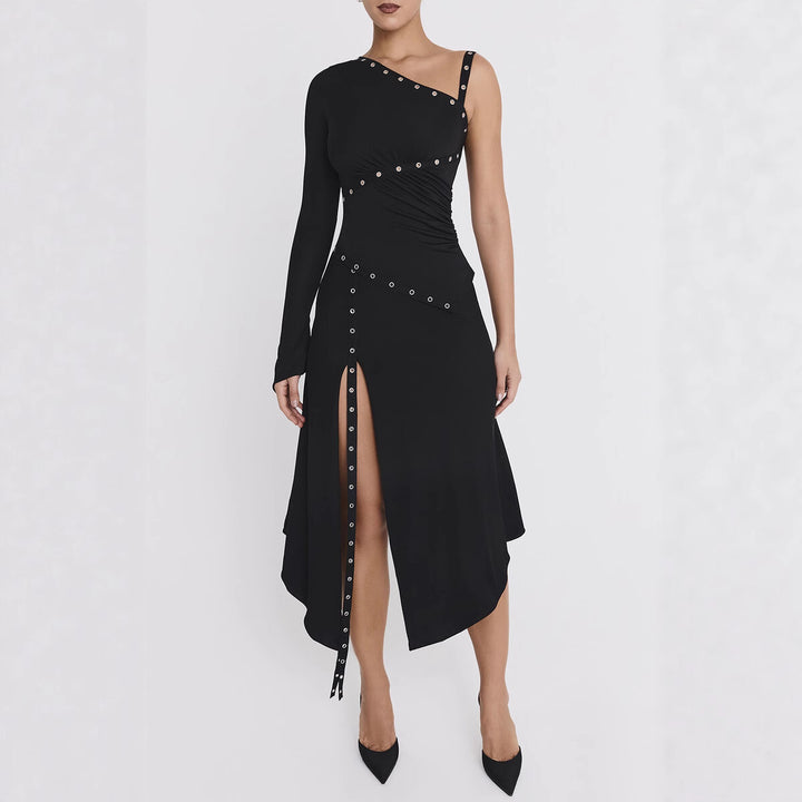 Damer Elegant top med asymmetrisk snit og dekorative øjer Skovae
