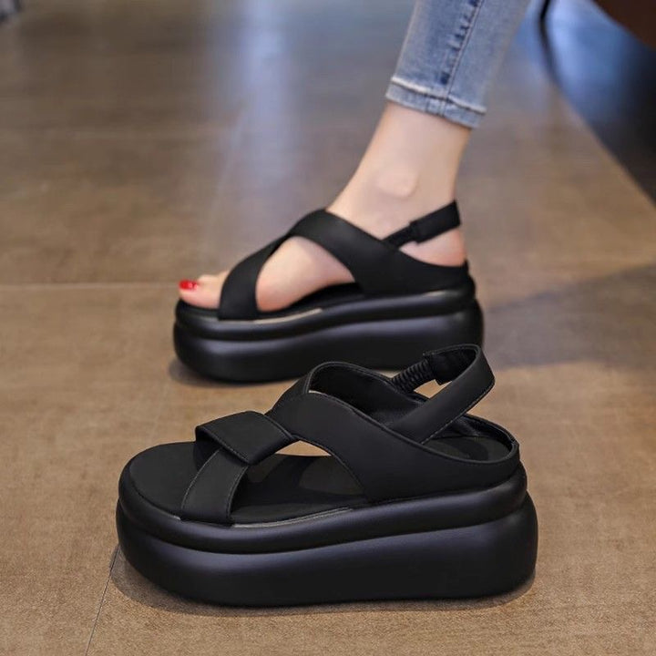 Dame Plateau-sandaler med moderne kryds-remdesign og elegant profilsål Stilla