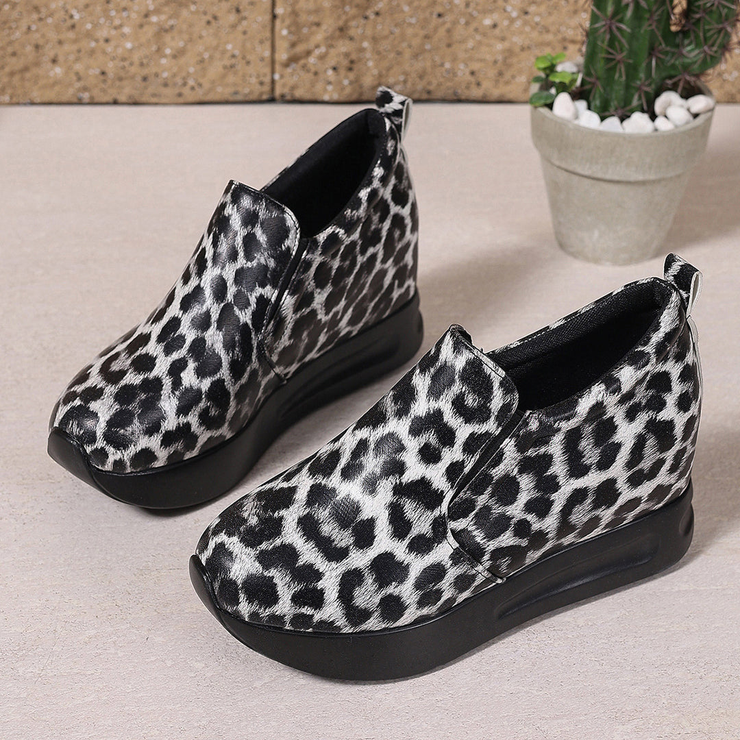 Dame Sneakers med moderne leopardmønster og skridsikker sålekonstruktion Stilla