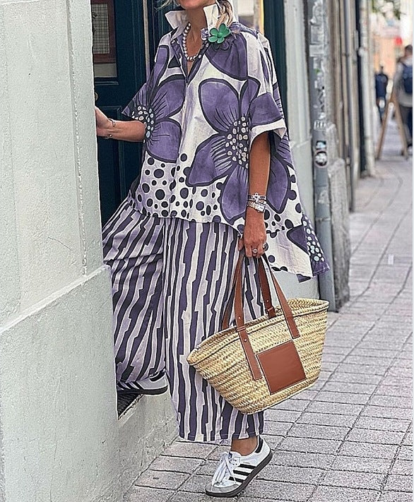 Dame fritidsbluse med moderne blomsterprint og afslappet snit Stilla