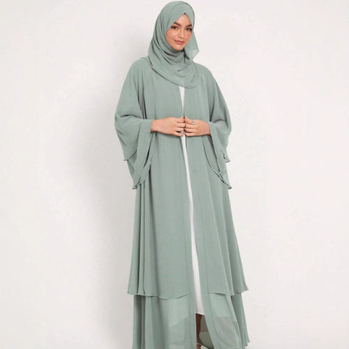 Dame bred Abaya med elegante svævende ærmer og bølgende fald Stilla