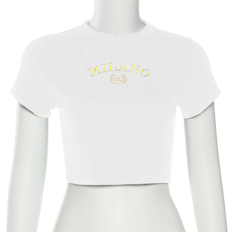 Dame cropped T-Shirt med broderet tekst og rund udskæring Skovae