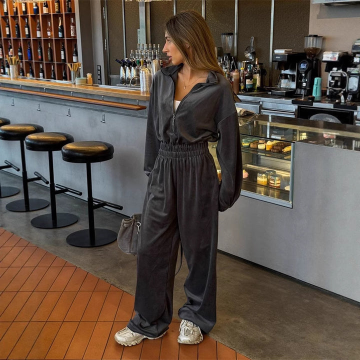 Kvinders fleece jumpsuit med stilfulde lynlåsdetailler og elastisk talje Skovae