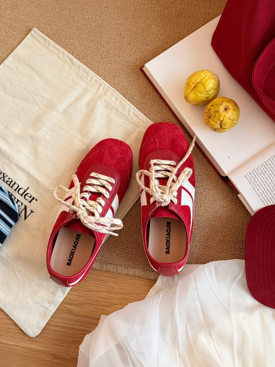 Femme Retro Sude Sneakers med unikke snøredetaljer Stilla
