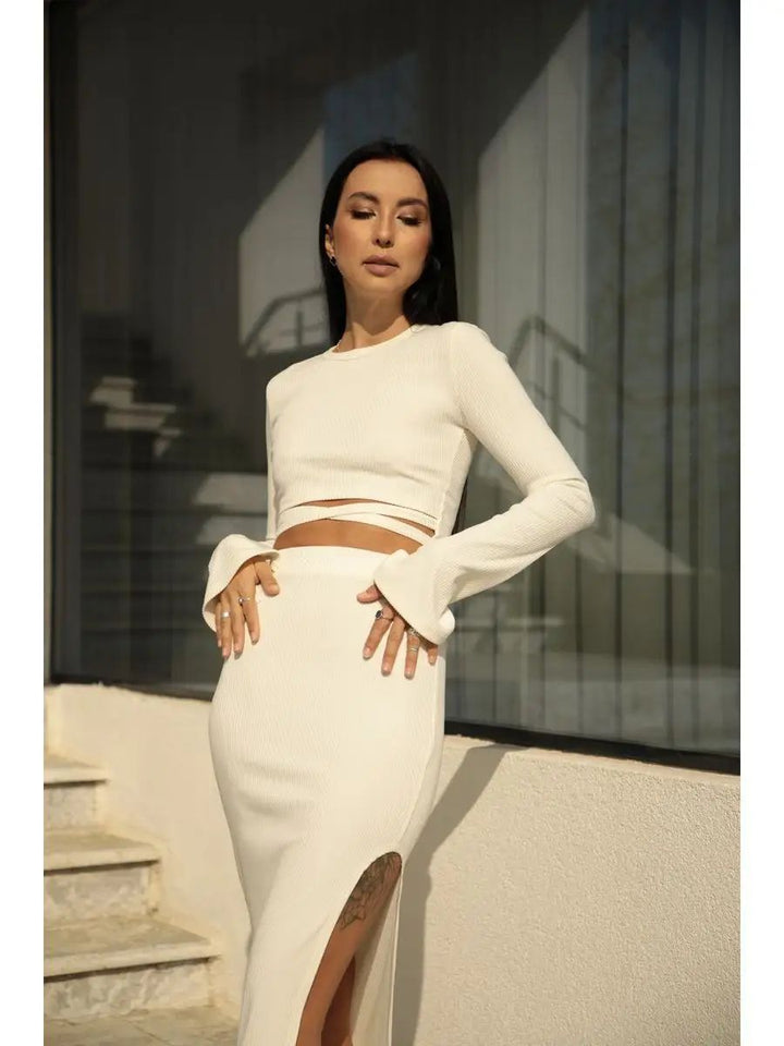 Dame sæt med figursyet crop-top og lang nederdel med høj slidse Stilla