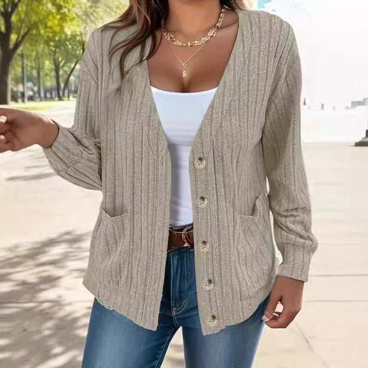 Dame afslappet strikjakke med fletmønster og praktiske lommer Stilla
