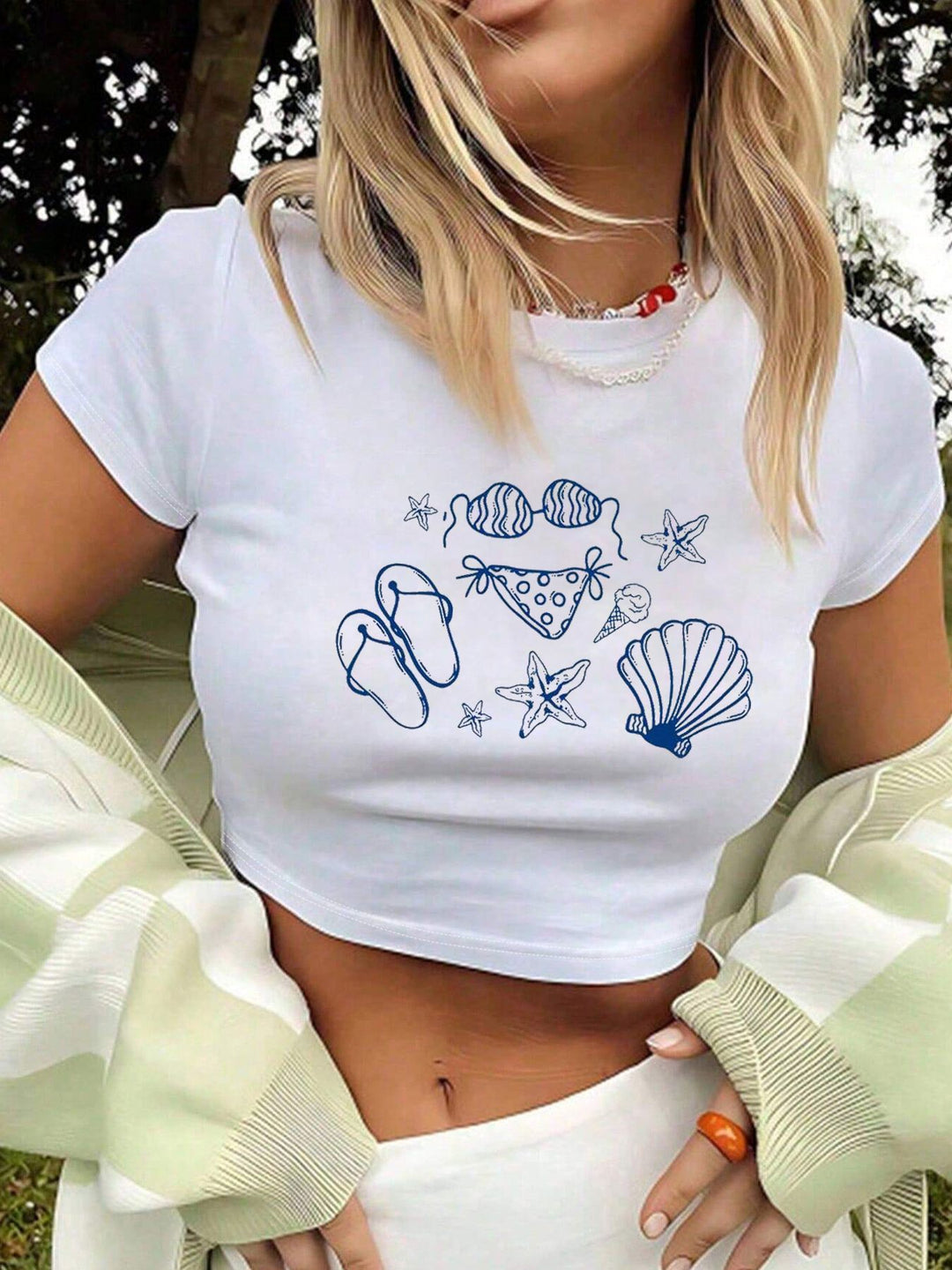 Dame Crop-T-Shirt med kunstnerisk læbemotiv og kreativt tryk Skovae