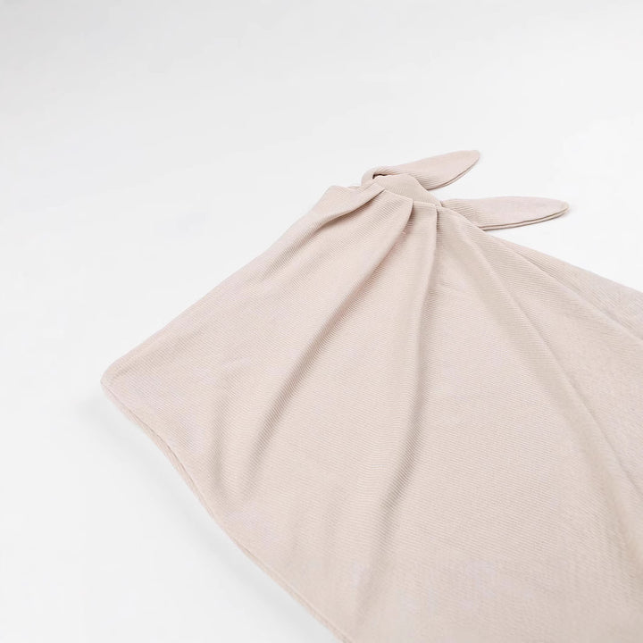 Dame sarong med elegant knude og flydende materiale Stilla