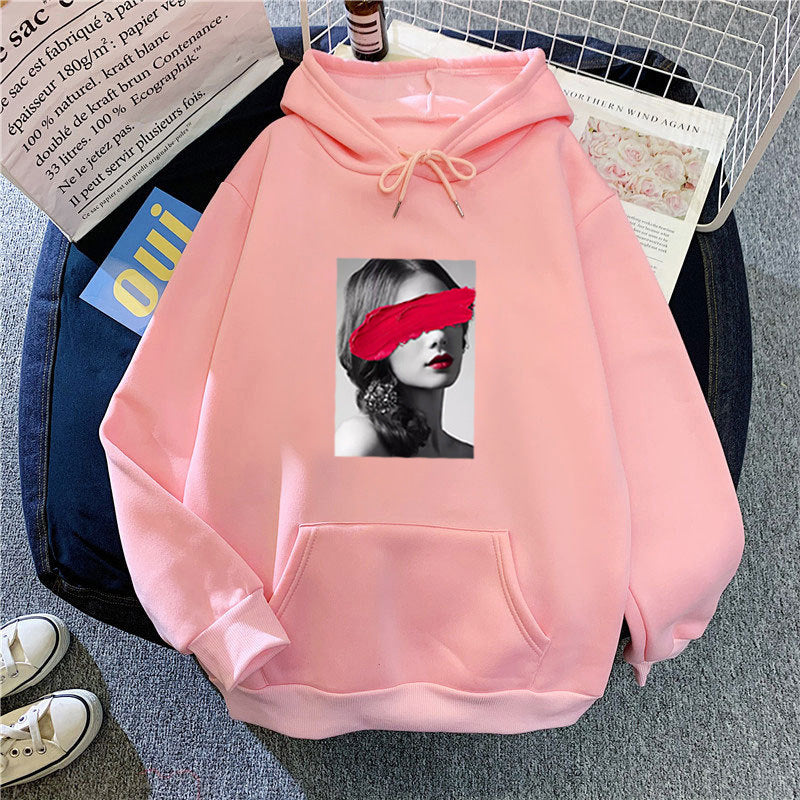 Kvinde hoodie med kreativt kunstdesign Skovae