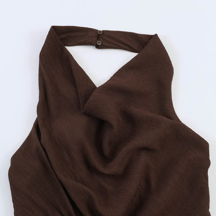 Dame asymmetrisk halterneck kjole med elegant draperingsdesign Skovae