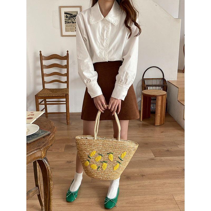 Kvinders elegante bluse med blondeskrave Stilla