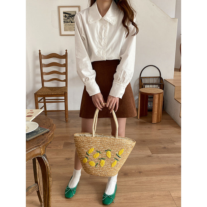 Kvinders elegante bluse med blondeskrave Stilla